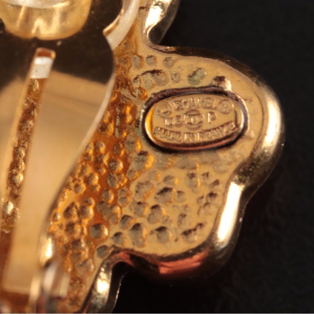 CHANEL CC Clover Pink and Gold Toned Clip Earrings - Picture 4 of 4